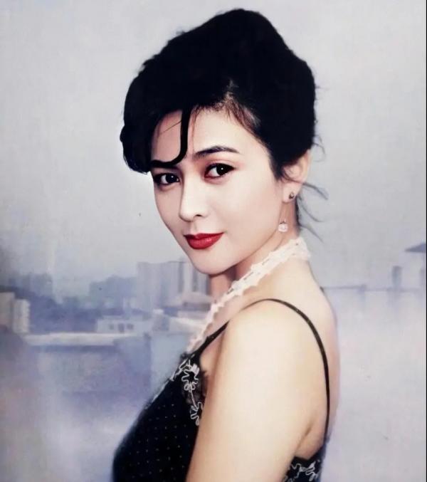 12位不生孩子的香港女星,有人幸福,有人後悔,有人悽慘離世 12位不生孩子的香港女星,有人幸福,有人後悔,有人悽慘離世