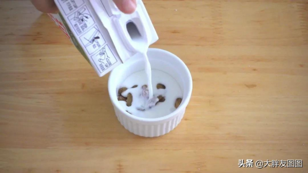 有蘋果嗎?這個食譜值得收藏,秋冬季,誰不愛吃熱乎乎的蘋果卷呢 有蘋果嗎?這個食譜值得收藏,秋冬季,誰不愛吃熱乎乎的蘋果卷呢