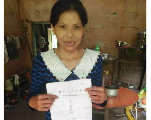 高考712分的人大女學霸，為何淪為山村農婦，生6個孩子成低保戶？