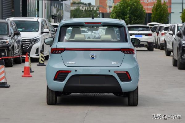 滿電跑410公里，快充大四座設計，便宜豪華代步車，華晨新日i03A