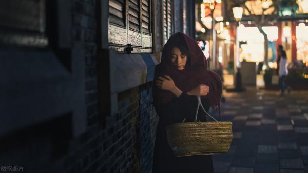 人生不怕路難走 怕的是一邊走 一邊後悔 人生不怕路難走 怕的是一邊走 一邊後悔