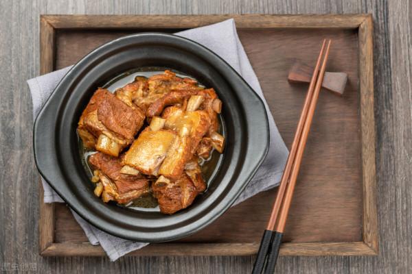 燉排骨有腥味，原因是火候小，牢記3點，排骨鮮香味道好