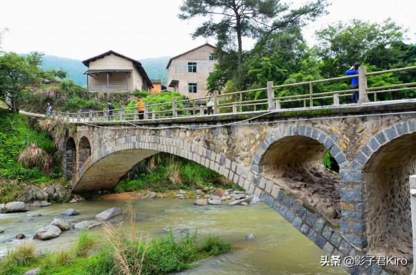 美國人說這裡是中國的核彈發射井，其實只是福建的土樓罷了