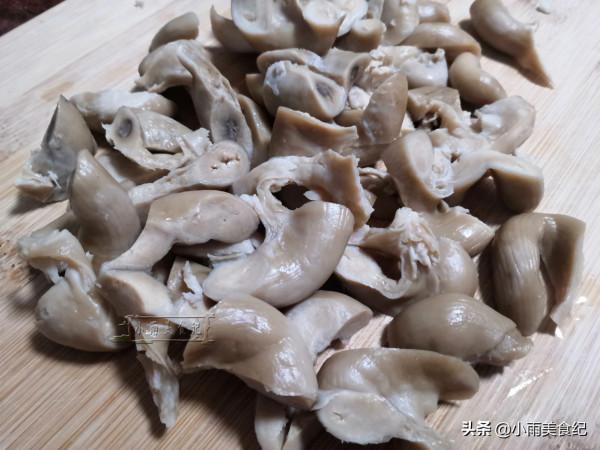 它叫粉腸,很多人以為是腸子,其實它不是,脆嫩爽口廣東人愛吃它 它叫粉腸,很多人以為是腸子,其實它不是,脆嫩爽口廣東人愛吃它