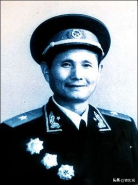 他參加過打倒三個皇帝的作戰，一生中七次負傷，犧牲後葬於石家莊