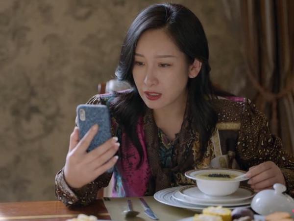 《小敏家》她不是主角，卻耀眼奪目，她戲份不多，但讓人記憶深刻