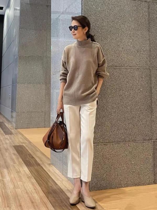 年近半百拒絕“中國大媽式”穿搭，借鑑這組熟齡搭配，優雅又體面