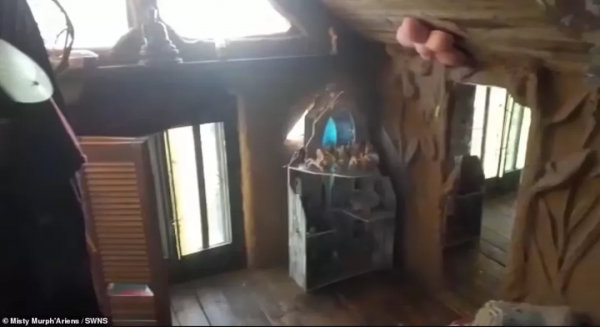 加拿大夫婦逃離城市到鄉下蓋房生娃,生活清苦但也過得美滋滋 加拿大夫婦逃離城市到鄉下蓋房生娃,生活清苦但也過得美滋滋