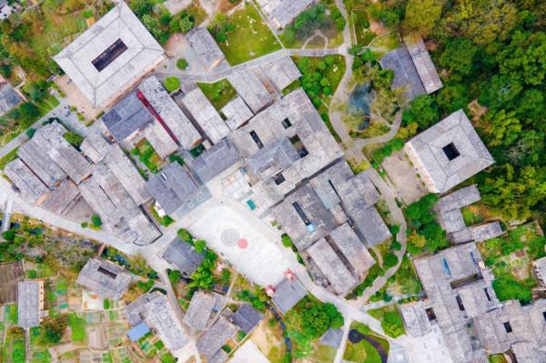 贛州山中有座明清古村，耗資1.5億打造成景區，客家圍屋是亮點