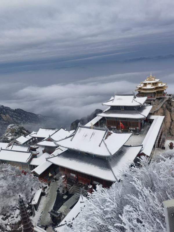 老君山得雪景.