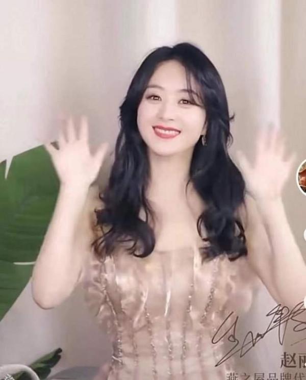 趙麗穎真的是悶聲幹大事！新代言顏值大飆升，穿粉裙氣質罕見開掛