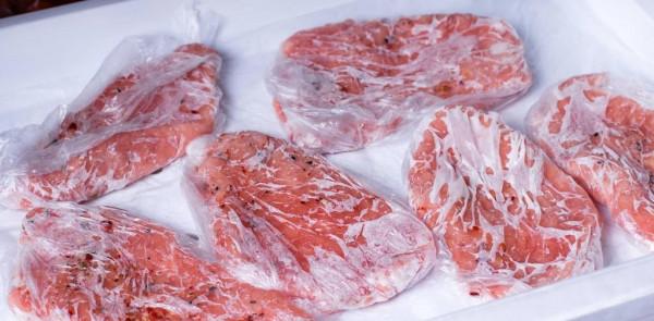 解凍肉別再泡水了，學會正確解凍方式，5分鐘搞定，營養不流失