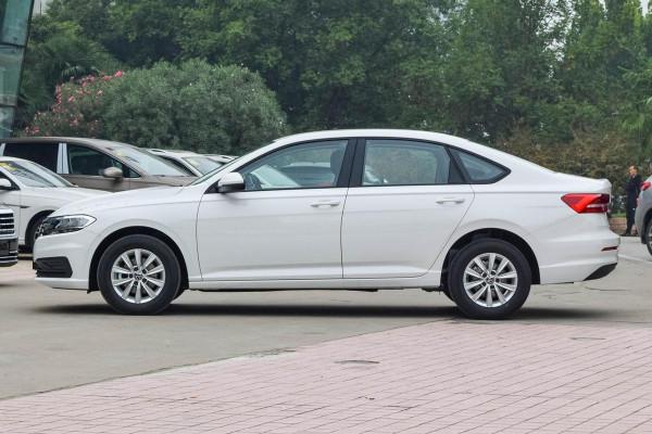 工薪族買車經濟好用就行，這三款車優惠大、品質穩，油耗低至5毛