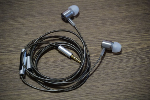 飛傲最便宜的入耳式耳機評測，兼談6款百元級耳機素質PK