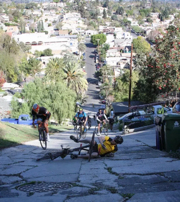 世界上最陡峭的街道，普通的車都上不去，恐高的人會害怕