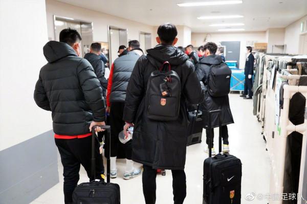 國足官方：順利抵達日本核酸檢測為陰性，武磊蔣光太已和球隊會合