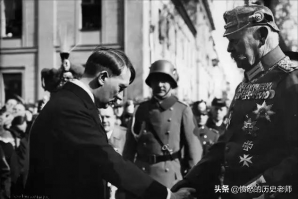 珍貴老照片：卑微的希特勒、豎中指的喬布斯、奧巴馬的全家福