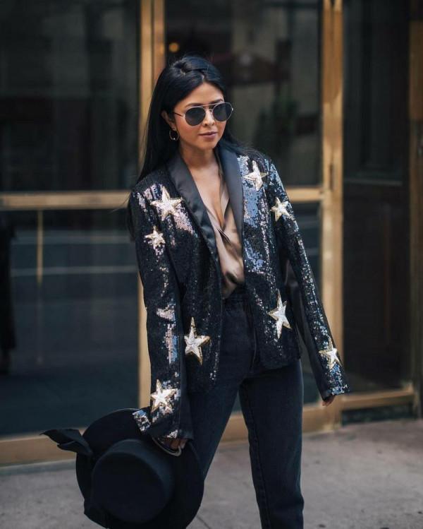 適合時尚女性的西裝外套。熟悉 2021-2022 秋冬流行款式 適合時尚女性的西裝外套。熟悉 2021-2022 秋冬流行款式