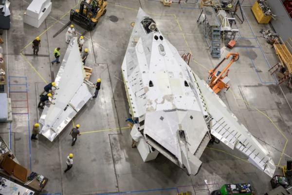 機翼用了咱傳統的卯榫工藝？細看F117，刮掉隱身塗料之後真相大白