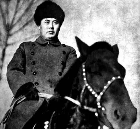 閻又文寫信“痛罵”毛主席，主席下令在延安全文傳閱：奇文共欣賞