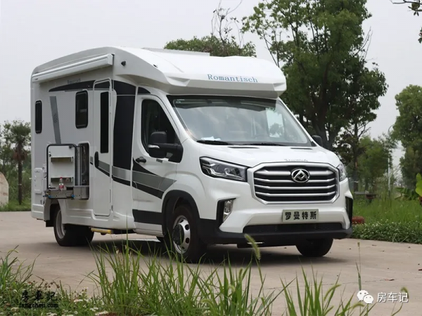 精緻小額頭!800AH鋰電和200L清水箱,實拍羅曼特斯T50房車 精緻小額頭!800AH鋰電和200L清水箱,實拍羅曼特斯T50房車