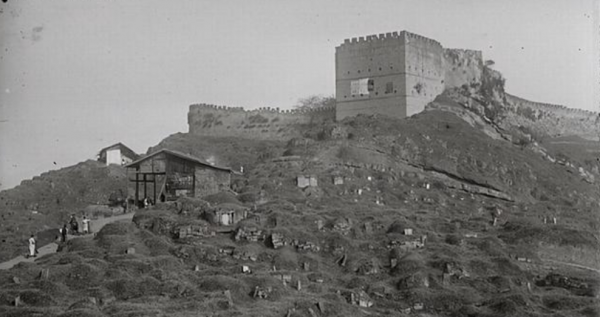 1949年，毛澤民遺骨在新疆亂墳崗被找到，公安巧施妙計讓兇手伏法