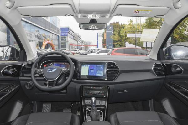 新車 | 售價13.78萬元，一汽-大眾捷達VS7黑鋒榮耀版Pro到店實拍