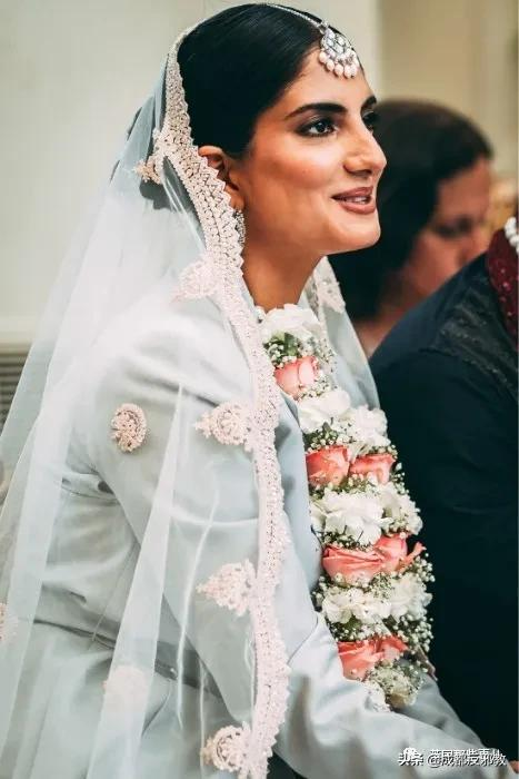 印度一新娘在婚禮上穿西褲被網友狂噴,網友:你應該去自殺 印度一新娘在婚禮上穿西褲被網友狂噴,網友:你應該去自殺