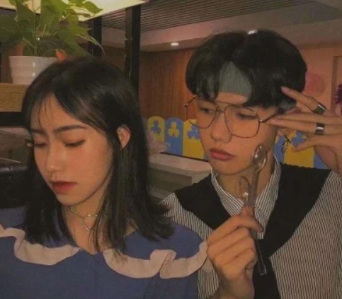 初中生自認為“很唯美”的舉動,老師覺得幼稚,同學覺得“掉價” 初中生自認為“很唯美”的舉動,老師覺得幼稚,同學覺得“掉價”