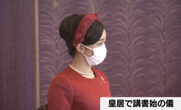 61歲德仁天皇亮相顯清瘦,佳子穿紅色成全場焦點,雅子缺席惹人憂 61歲德仁天皇亮相顯清瘦,佳子穿紅色成全場焦點,雅子缺席惹人憂