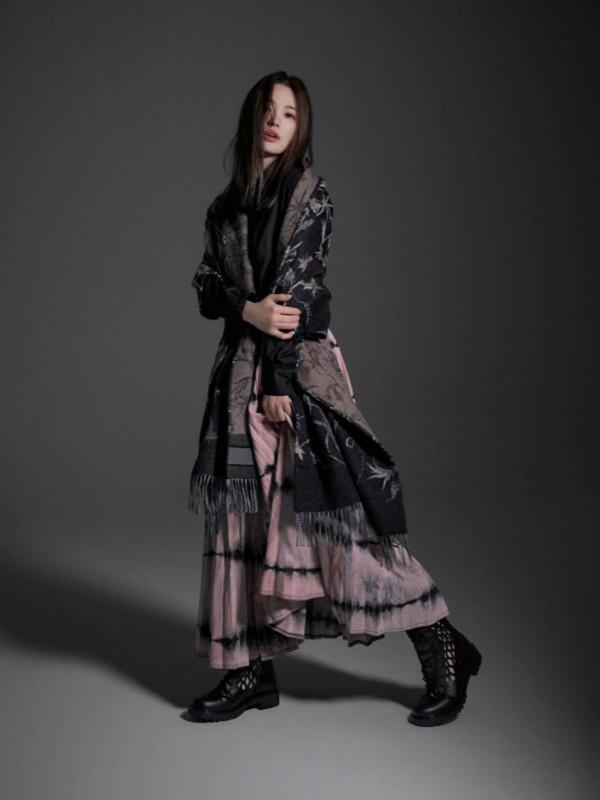 宋慧喬和Angelababy差6歲,穿百褶裙和連體褲頻頻撞衫,太驚豔 宋慧喬和Angelababy差6歲,穿百褶裙和連體褲頻頻撞衫,太驚豔