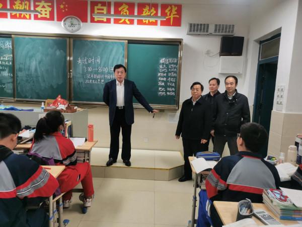 立德樹人塑黨課 春風化雨知黨情——九江一中組織學生學習《習近平新時代中國特色社會主義思想學生讀本》