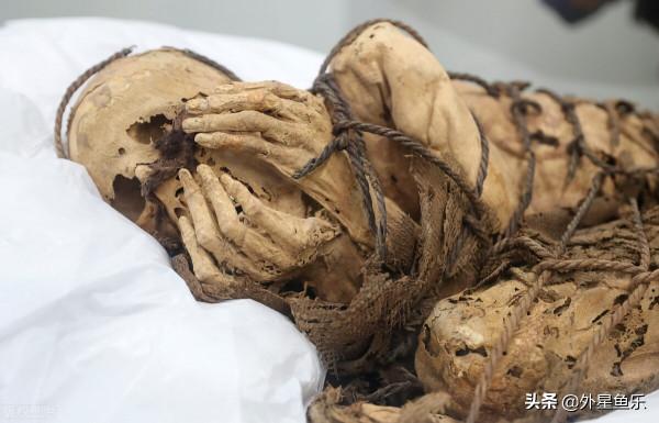好慘！死前被捆綁，雙手捧臉全身蜷曲，千年後才被記者曝光