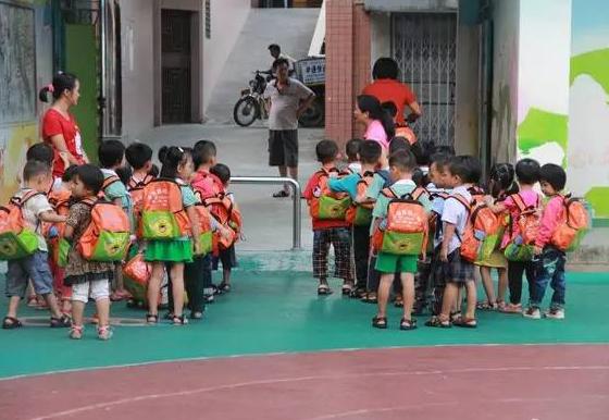 幼兒園提前半天放假，家長崩潰：趕著去休假嗎？有沒有考慮過家長