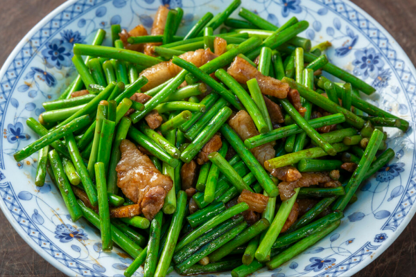 炒瘦肉好吃有竅門，大廚教你2招，瘦肉鮮嫩多汁，不柴不硬也不腥