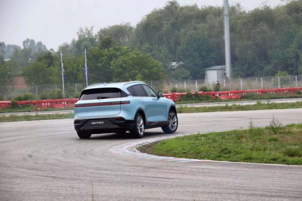 ​賽道好手嵐圖FREE,扭矩1040N·m,配空氣懸架倍耐力輪胎,成標杆 ​賽道好手嵐圖FREE,扭矩1040N·m,配空氣懸架倍耐力輪胎,成標杆