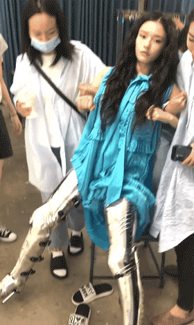 鞏俐第一次上《VOGUE》造型就翻車了？網友：我覺得很酷