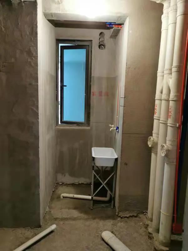 爸媽家的水電線管照片