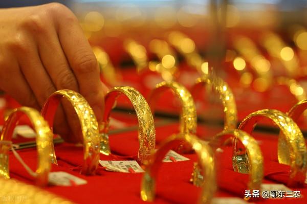 農村來的手藝人，打個戒指10元錢項鍊20元，為什麼加工費這麼少？