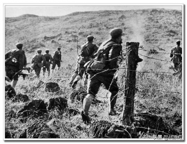 穿插部隊遭遇越軍,痛下殺手!扭住腦袋,匕首噗嗤一聲奪命 穿插部隊遭遇越軍,痛下殺手!扭住腦袋,匕首噗嗤一聲奪命