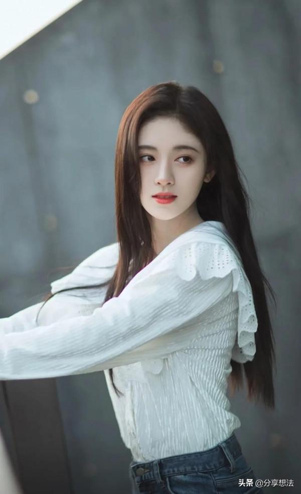 鞠婧禕現代裝美圖