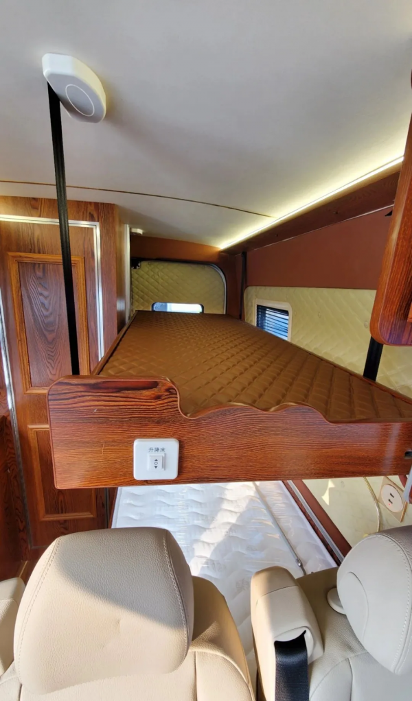中式風格+48V電路 這款中房星耀縱床版B型房車你喜歡嘛？