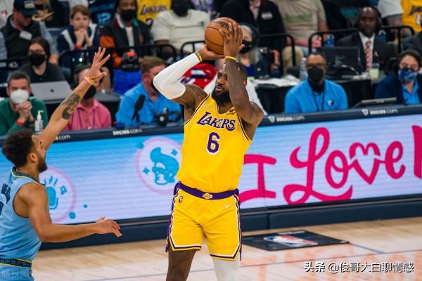 詹姆斯打中鋒是因為他防不了外線？有杜蘭特勇士可以完勝96公牛