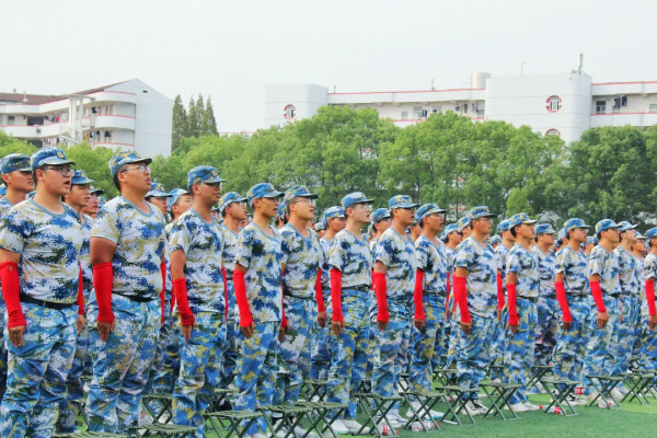 颯！長江大學舉行2021級本科生軍訓成果彙報