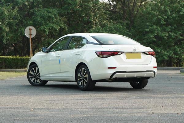 10萬級，國產能對抗合資？奔騰B70、朗逸、軒逸三車對比，見分曉