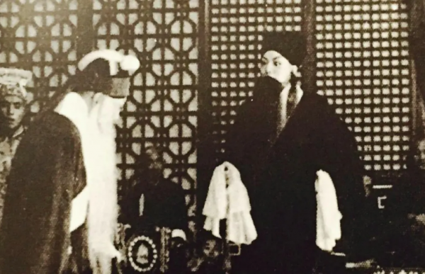 杜月笙去世只給孟小冬留2萬元,孟獨自在香港活26年,靠什麼謀生 杜月笙去世只給孟小冬留2萬元,孟獨自在香港活26年,靠什麼謀生