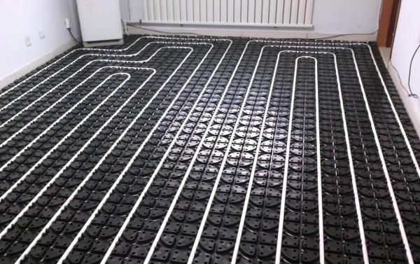 你家農村還在裝普通地暖嗎？如今流行這種，省錢又實用，太利民了