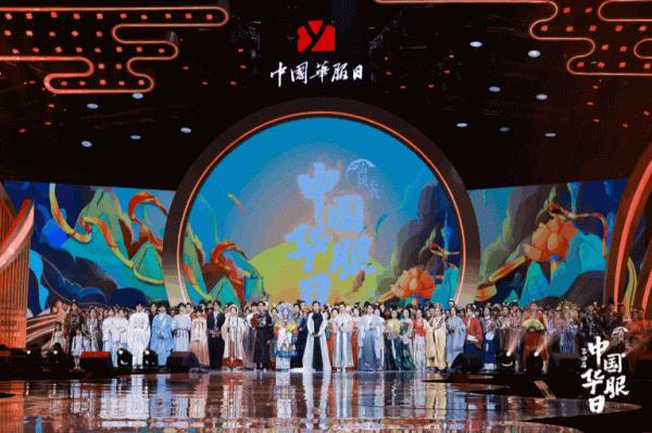 “我用八年走遍中國各個角落,將風景刺於華服之上” “我用八年走遍中國各個角落,將風景刺於華服之上”