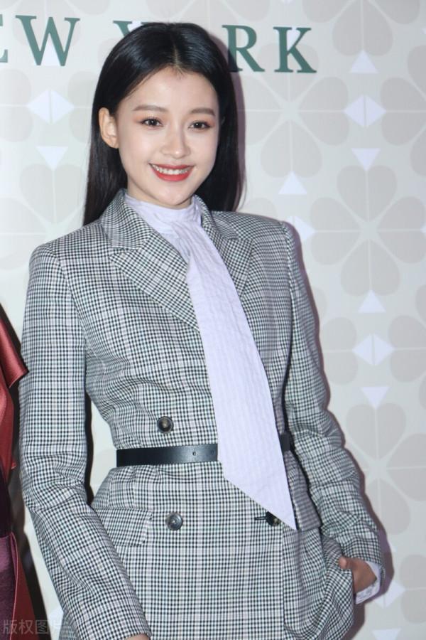 孫怡：和李沁好像的一個人，長得好嫩啊