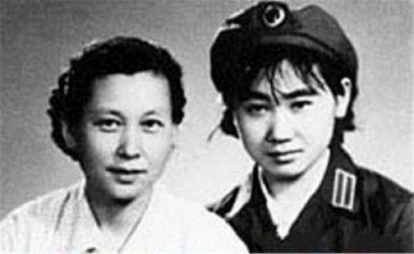 新中國成立後，十大元帥的夫人都擔任什麼工作，1955年有幾人授銜